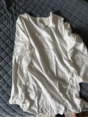 Isabel Maternity by Ingrid & Isabel White V-Neck Long Sleeve Maternity Tee